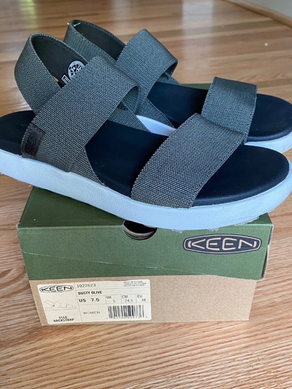Keen Elle Backstrap sandal, size 7.5 in Dusty Olive